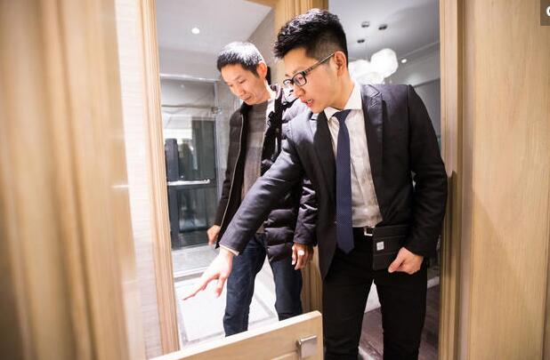 组图：90后房产销售员 一年能卖5.5个亿