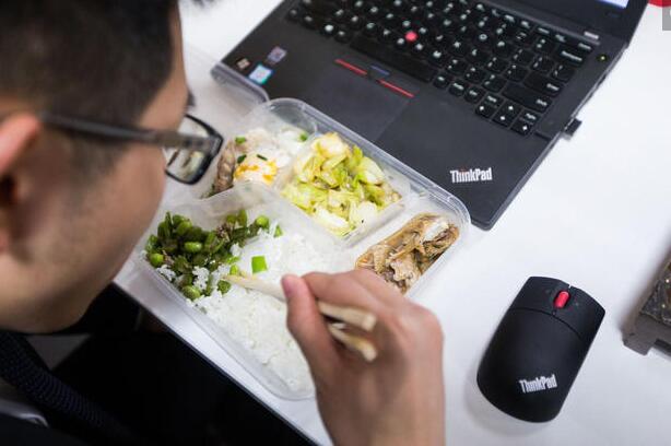 组图：90后房产销售员 一年能卖5.5个亿