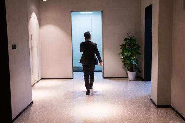 组图：90后房产销售员 一年能卖5.5个亿