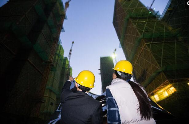 组图：90后房产销售员 一年能卖5.5个亿