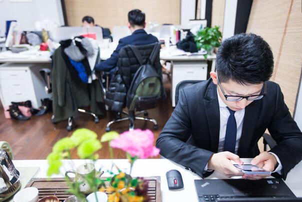 组图:90后房产销售员 一年能卖5.5个亿