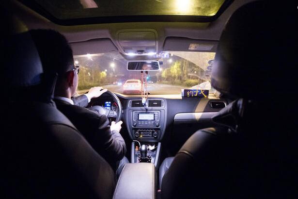 组图：90后房产销售员 一年能卖5.5个亿