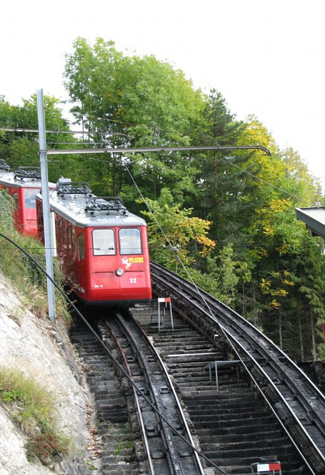 瑞士世界最陡铁路运行120年零事故