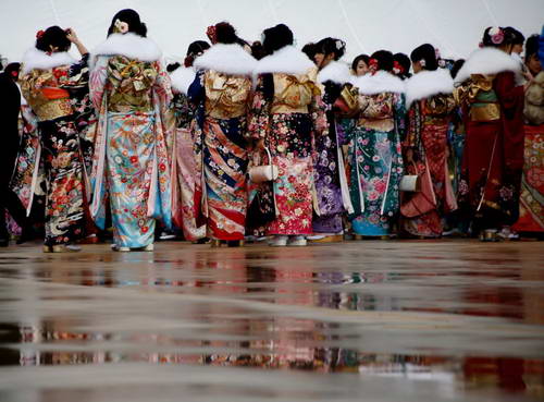 这是日本国民的一大节日，全国放假。