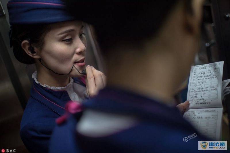 实拍“高姐”李宁宁春运第一天：每天能拿步数冠军（组图）