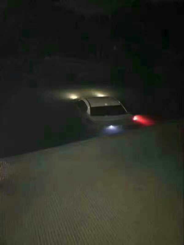 福建一高校池塘成“百慕大”：淹车无数