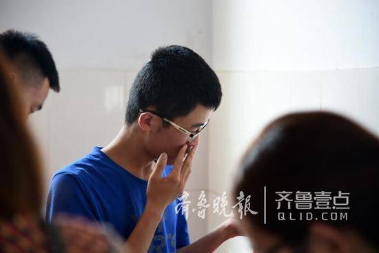 母亲患白血病隐瞒1年多 儿子成高考状元(组图)