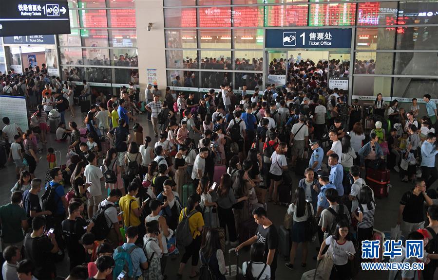 （社会）（2）京广高铁长沙段受水害影响 部分列车停运