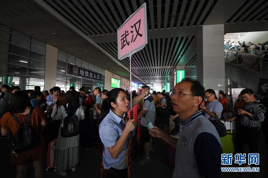 （社会）（3）京广高铁长沙段受水害影响 部分列车停运
