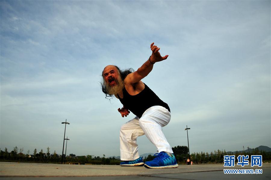 #（社会）（4）健身达人秀“绝技”