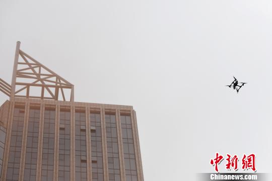 高层建筑火灾事故综合应急演练。　赵春亮 摄