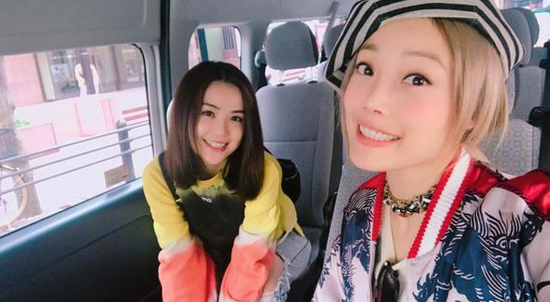 容祖儿晒和阿Sa街拍照 姐妹花迷倒网友