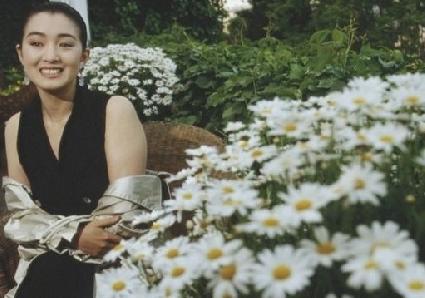 20年前巩俐用一件衬衫惊艳了整个戛纳