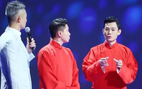 蔡明穿复古旗袍