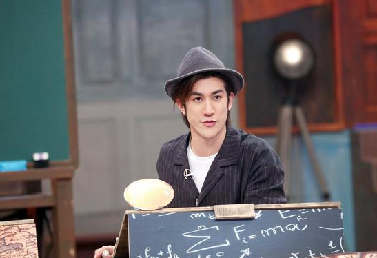 李治廷接梗自黑画风诡异