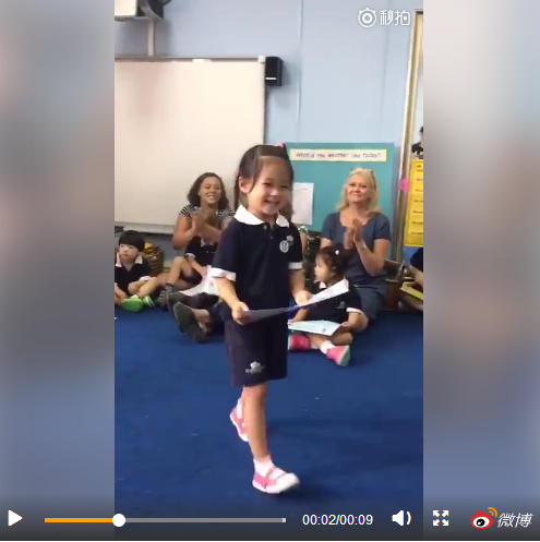 梅婷记录女儿第一次获奖状