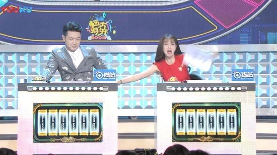 沈梦辰大胆表白李易峰后激动摔倒。