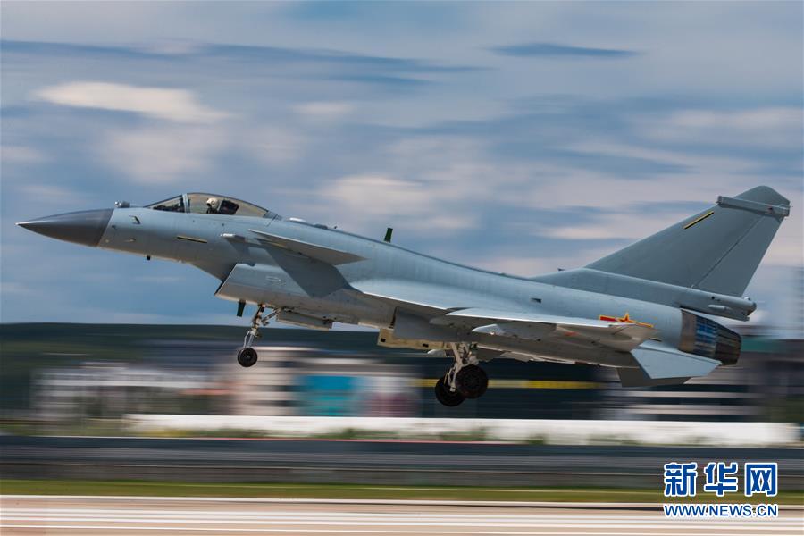 （图文互动）（3）“国际军事比赛—2017”：歼－10B战机首度出征 “航空飞镖”与世界先进战机同场竞技