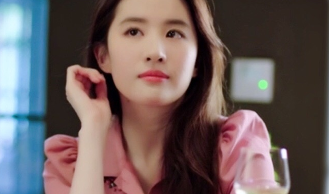 刘亦菲重返校园