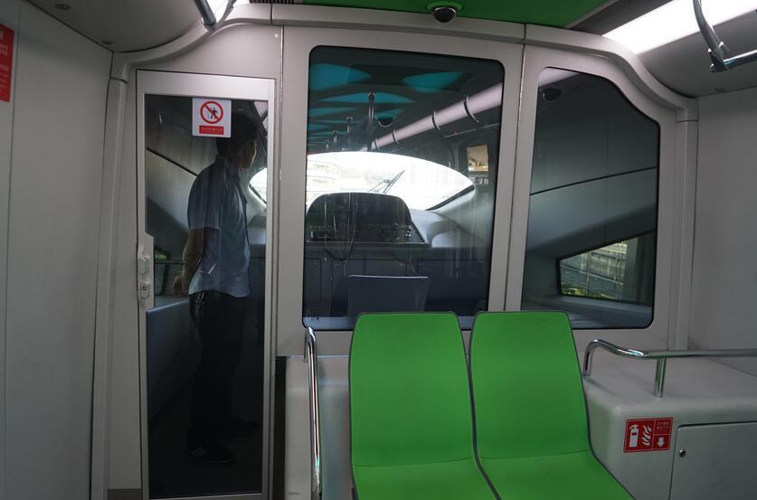 比亚迪云轨驾驶室