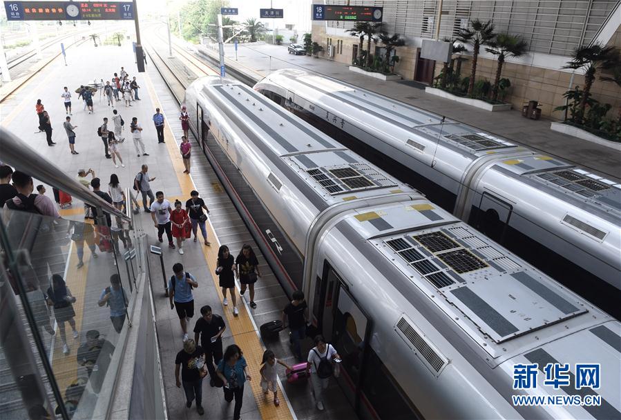 （社会）（9）“复兴号”中国标准动车组在京津城际上线运行