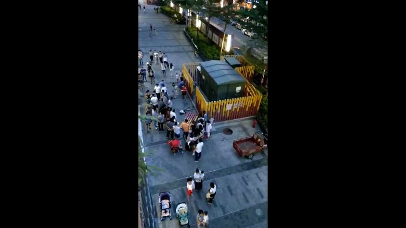 龙岗男童变压器旁玩耍 被护栏砸中身亡