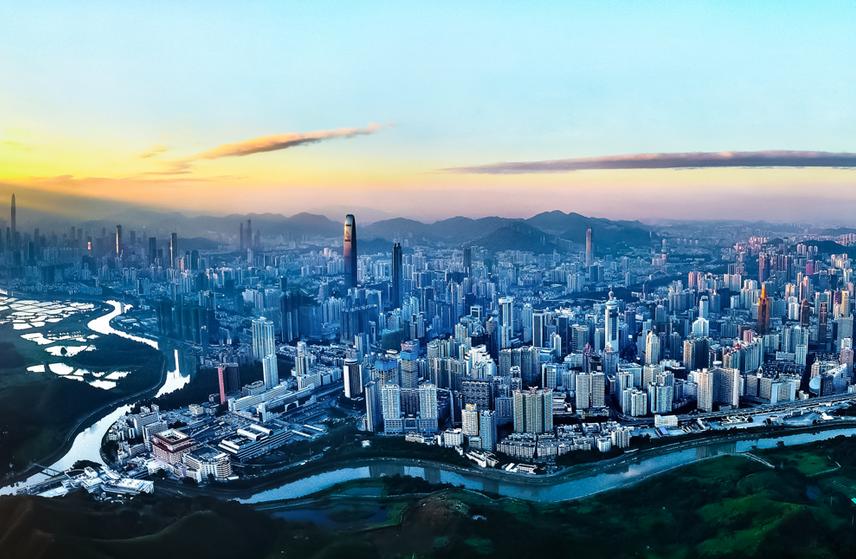 《新年伊始》晨光照射着深圳河，一条城河，隔不开血缘。深港两地，携手前行。作者：唐海圳 航拍机型：大疆精灵Phantom4 拍摄时间：2017.1