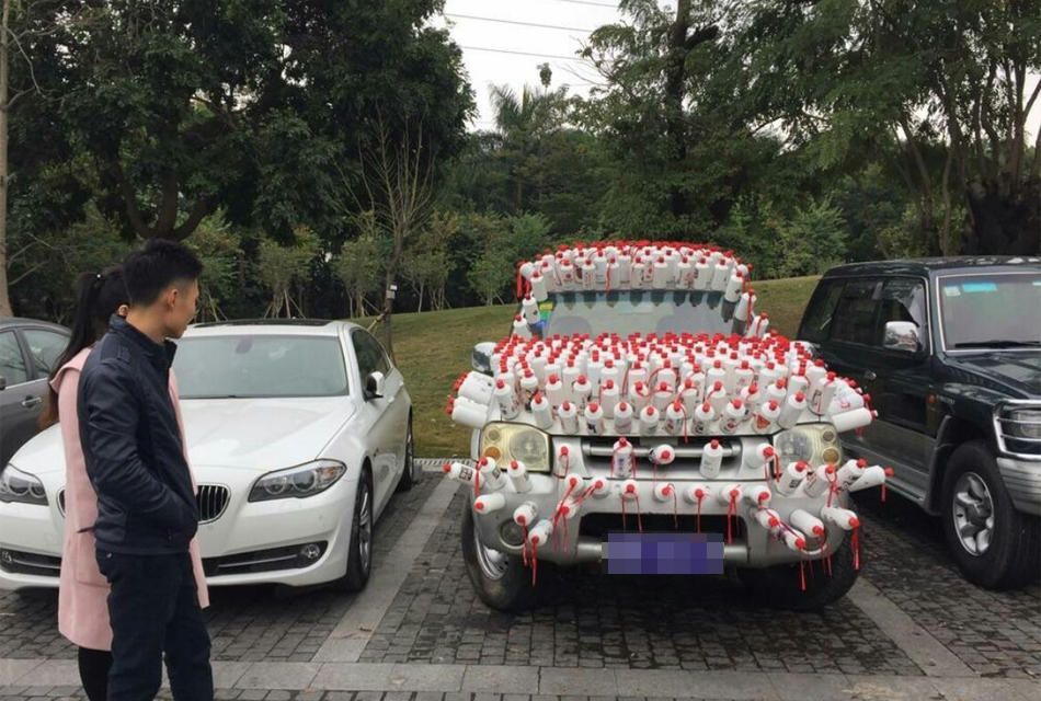 图为深圳交警精准查获酒瓶车. (来自:深圳交警)