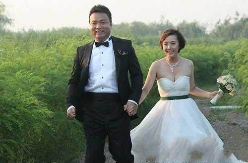 沙桐离婚后的第二任老婆张园园是重庆人,也是一位八零后的当红演员.